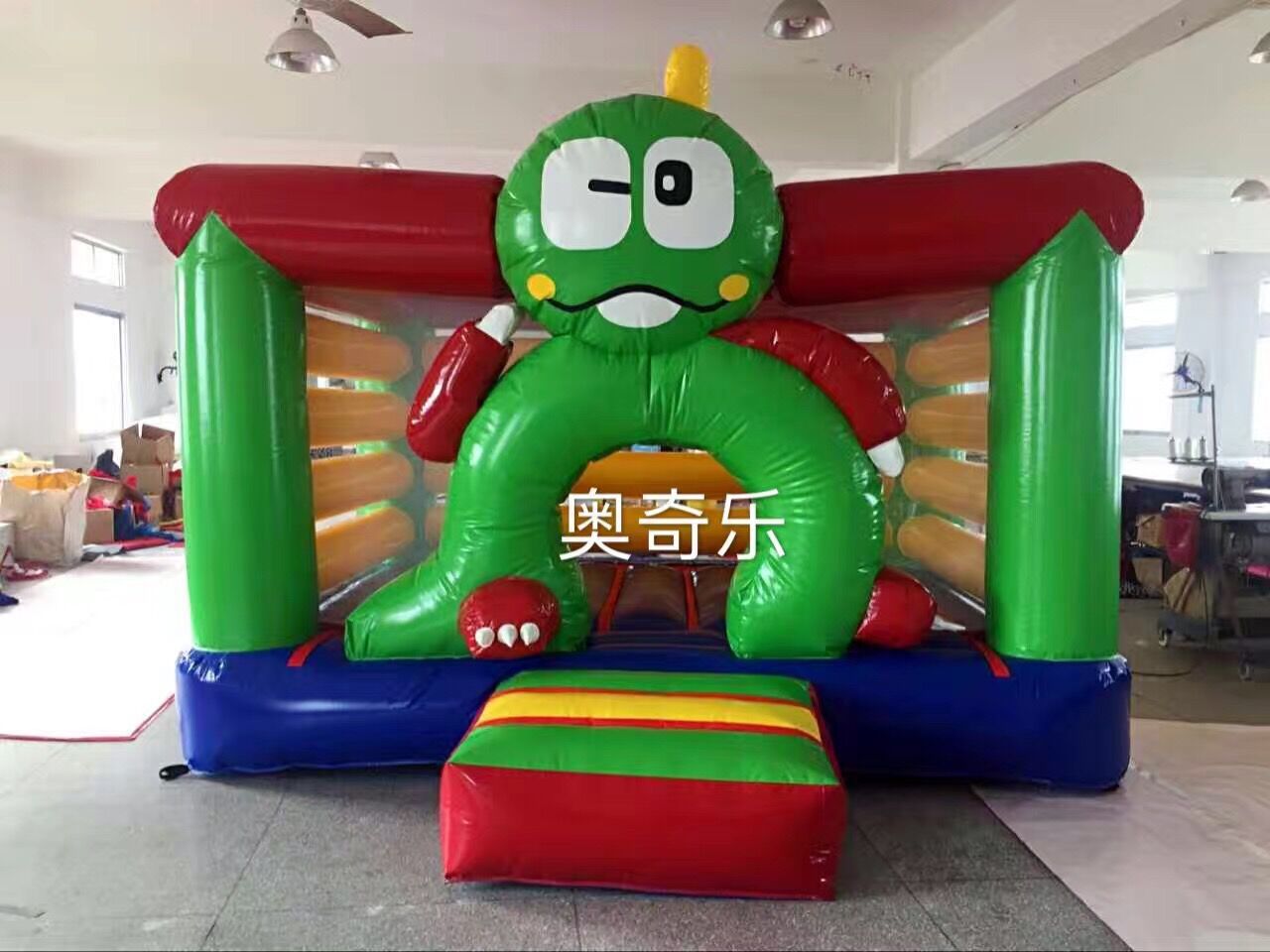 Inflatable cartoon trampoline, toy