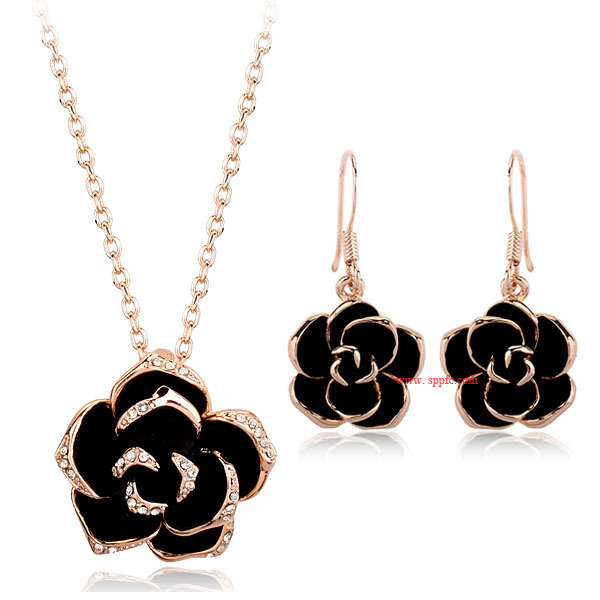 Fashion Exquisite Vintage Inlaid Austrian Diamond Oil Rose Personality Necklace Jewelry Set display picture 1