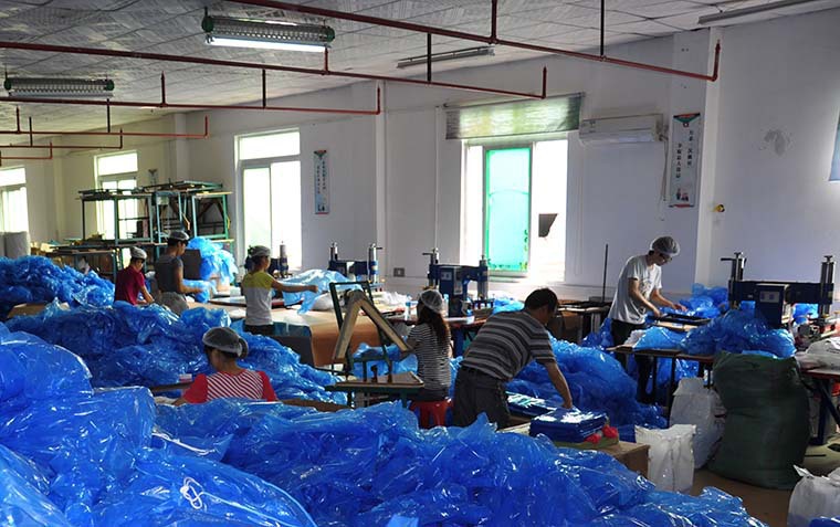 雨衣生产制造车间