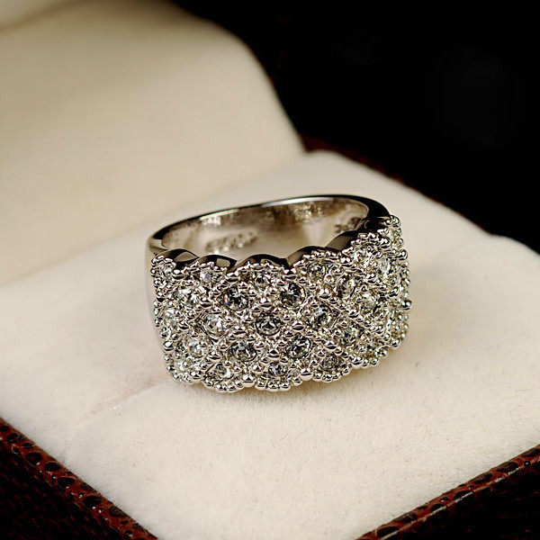 Jewelry generous luxury shining full diamond ring Czech diamond _voghion.com