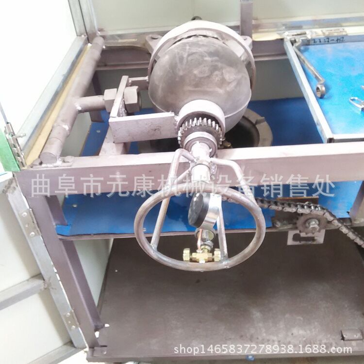 厂家直销美味香辣干嘣鸡 双锅爆干蹦鸡休闲小吃