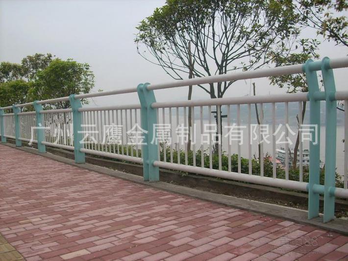 广州厂家专业生产制作道路护栏镀锌烤漆河道护栏不锈钢烤漆护栏