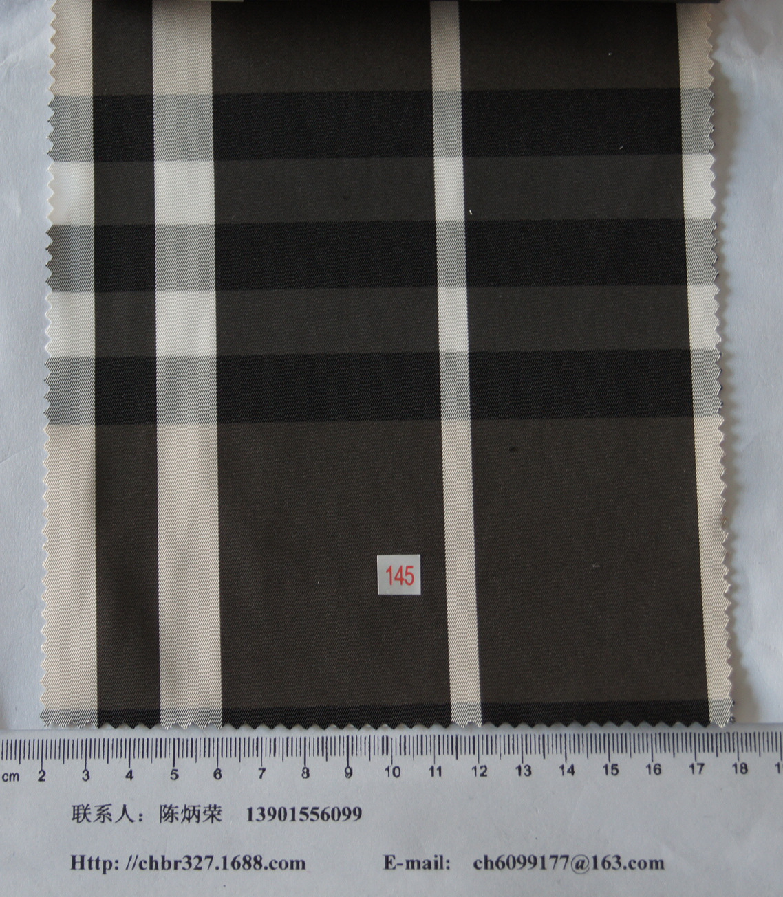 现货供应75*75D全涤色织格子布仿记忆流行面料服装面料箱包鞋帽