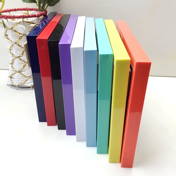 Plastic photo frame