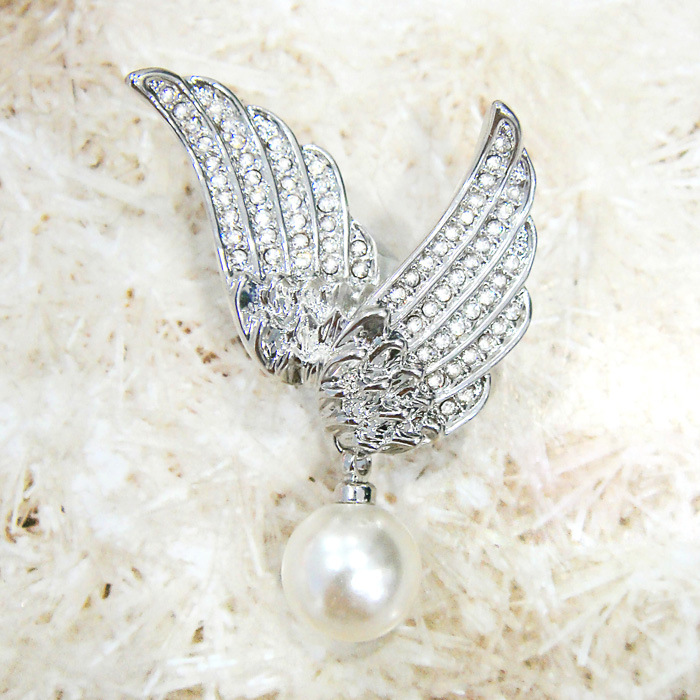 Korean Version Of The Brooch New Full Diamond Angel Wings Pearl Pendant Brooch High-end Clothing Hot Supply 350608 display picture 1