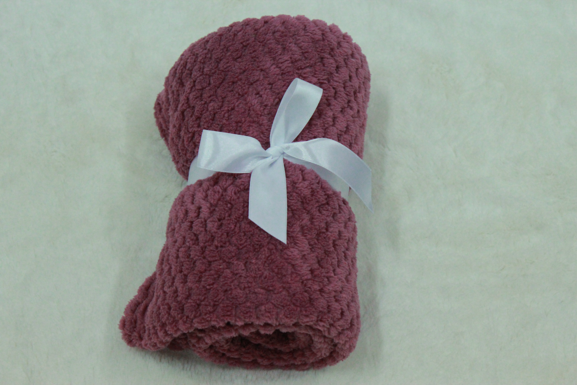 Supply Small Size Pineapple Grid Mesh Blanket Beibei Velvet Blanket Blanket Summer