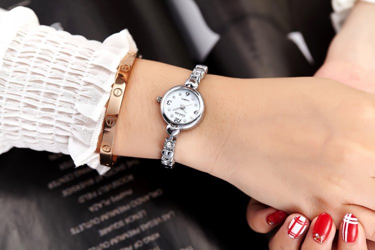 Fashion Heart Shape Jewelry Buckle Quartz Women's Watches display picture 2