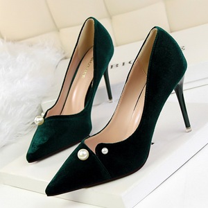 2017-1 the European and American wind sexy party shoes high heel with shallow pointed mouth xi shi suede pearl hollow ou