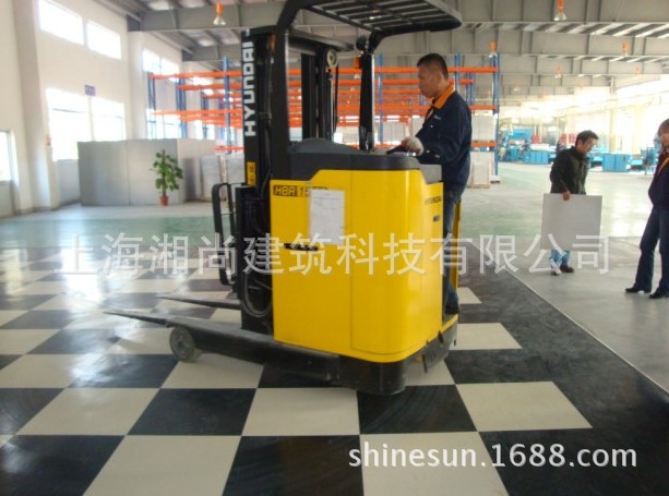 丽杰工厂走叉车1