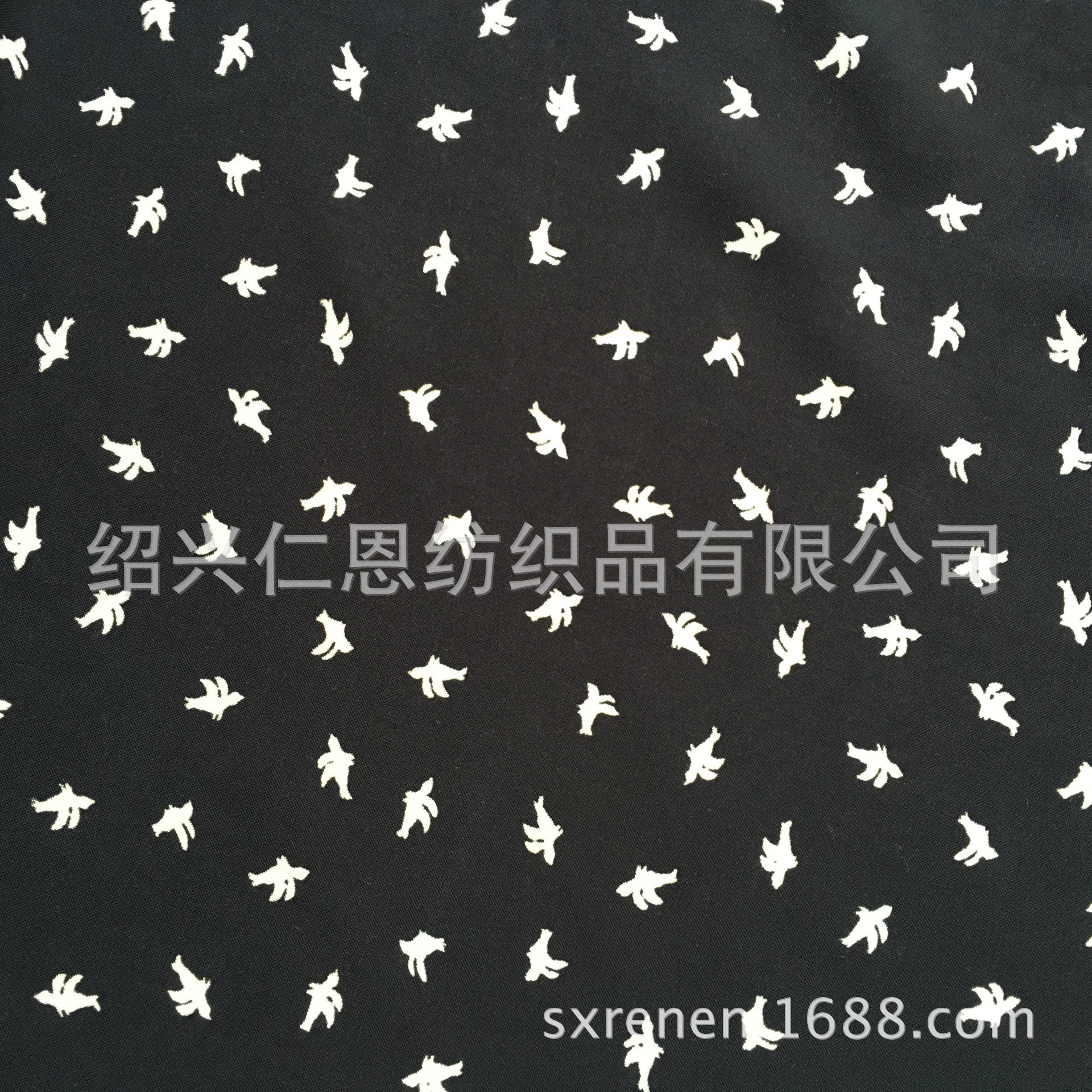 3068人棉平布雕印藏青底白色小鸟燕子印花女装连衣裙面料夏季定做