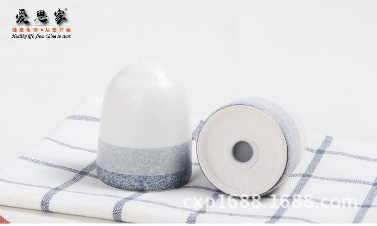The factory wholesals two types of Japanese creative seasoning jars and pepper bottles for export to Japan. There are two types of porcelain tableware available for selection pic 6