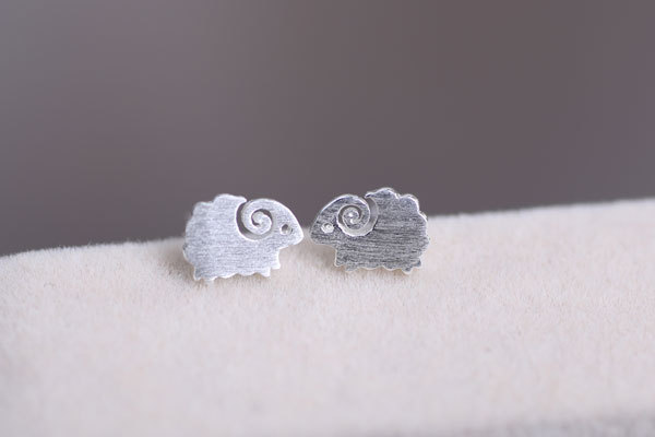 Cute Little Sheep Animal Ear Stud Alloy Plating Simple Matte Sheep Ear Pin Wholesale display picture 5