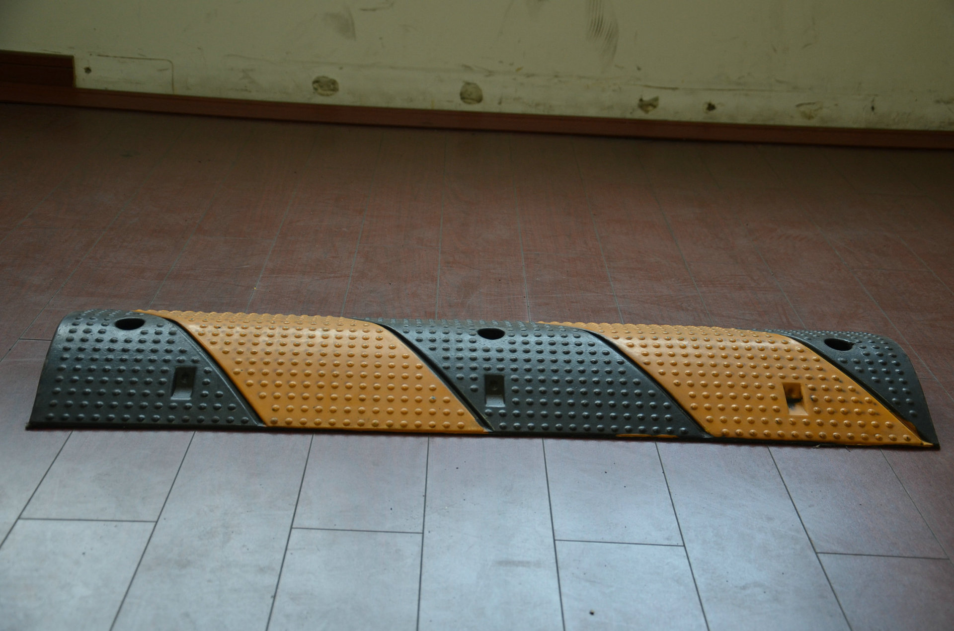 橡胶过线桥 橡胶线槽 斜纹过线路龚 6cm厚斜纹减速带 加厚减速带