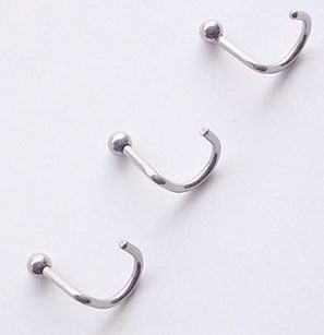 16G labret stud size and finish detail