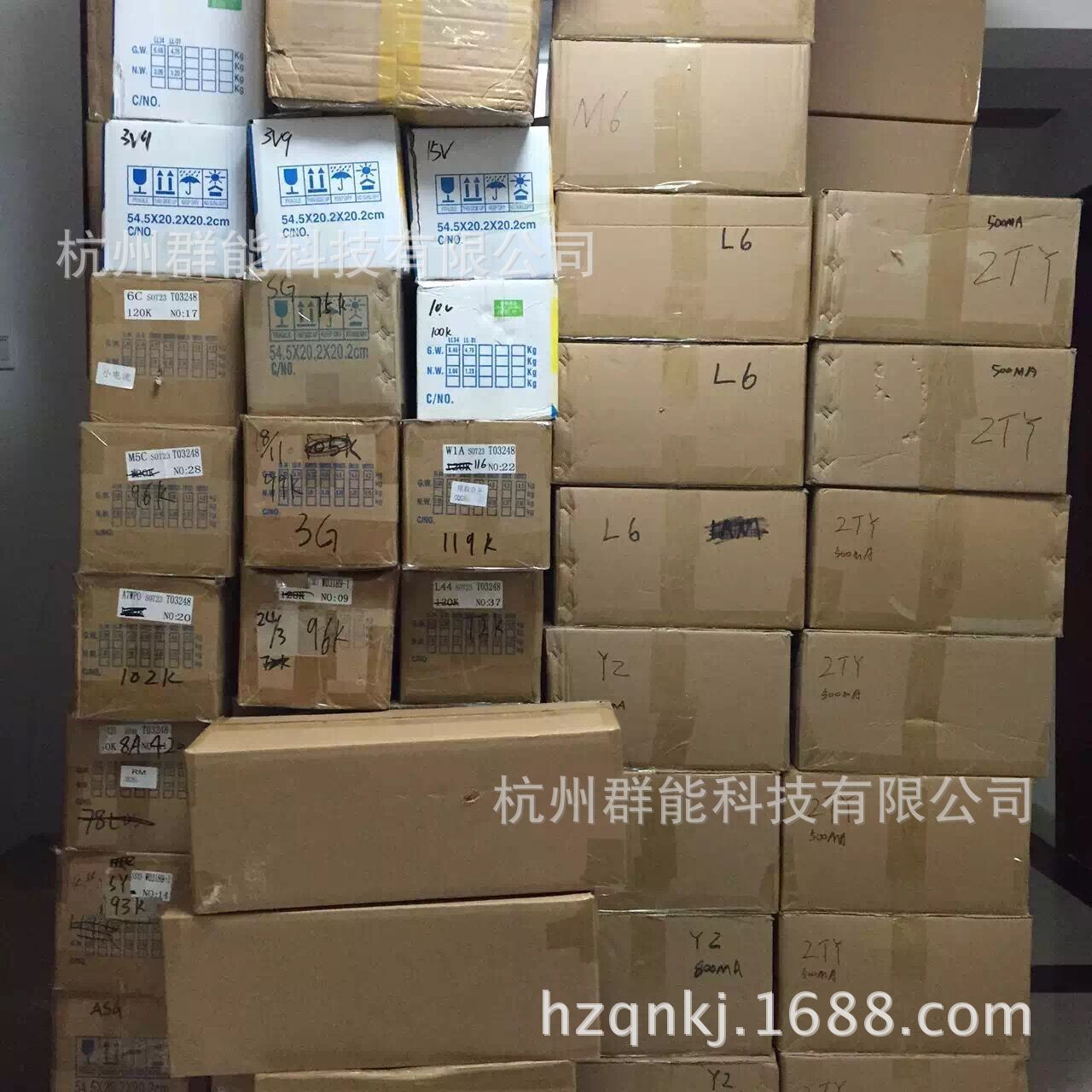 直插三极管丝印2SA1015  放大倍数350-400