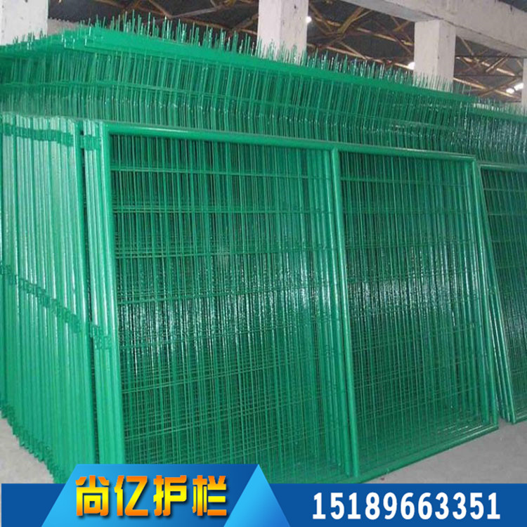 公路护栏网 道路建筑围栏框架护栏网 定制批发镀锌钢板护栏网   