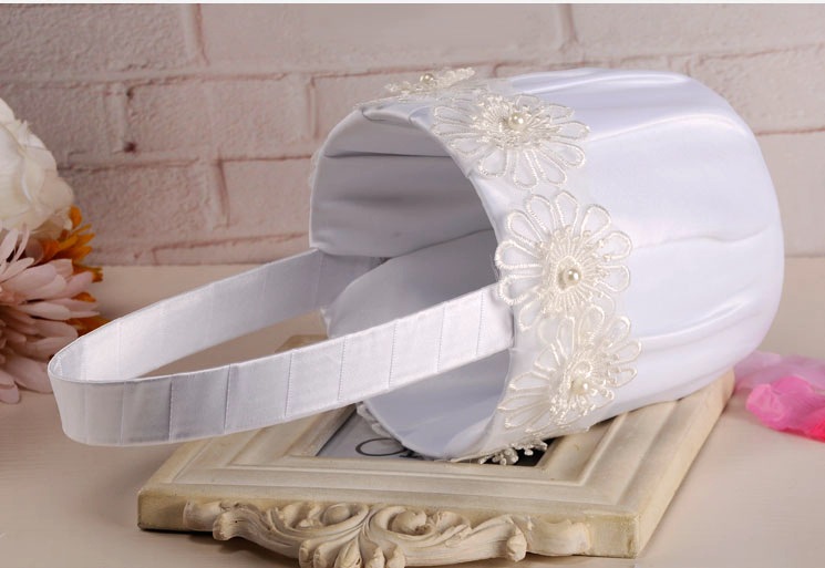 European and American Western-style wedding supplies, bride's lace flower basket, wedding bridesmaid's hand-carried basket, flower boy's flower scattering basket, wedding candy basket detail image 10