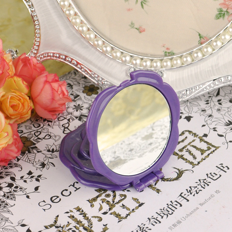 Retro Roses Fashion Good Quality Foldable Portable Cosmetic Compact