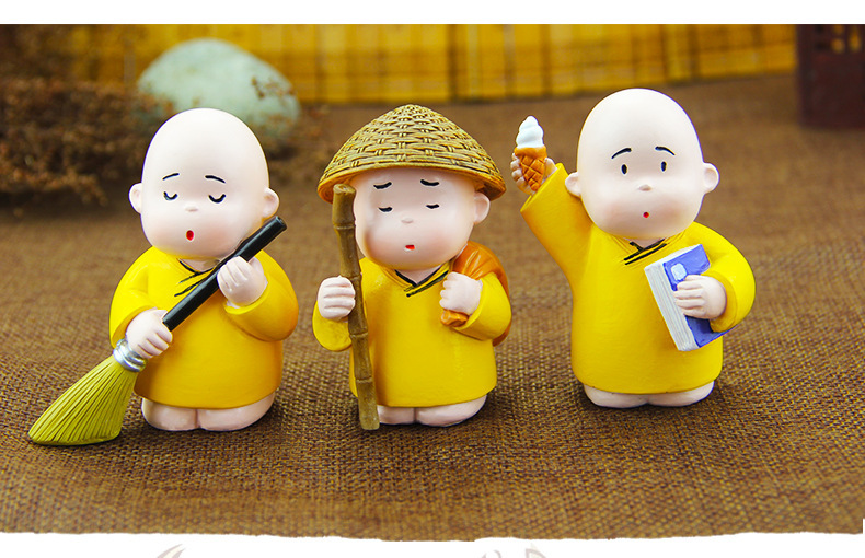 Creative Car Dashboard Little Monk Figurine Resin Craft Handmade Cute Car Interior Decoration
