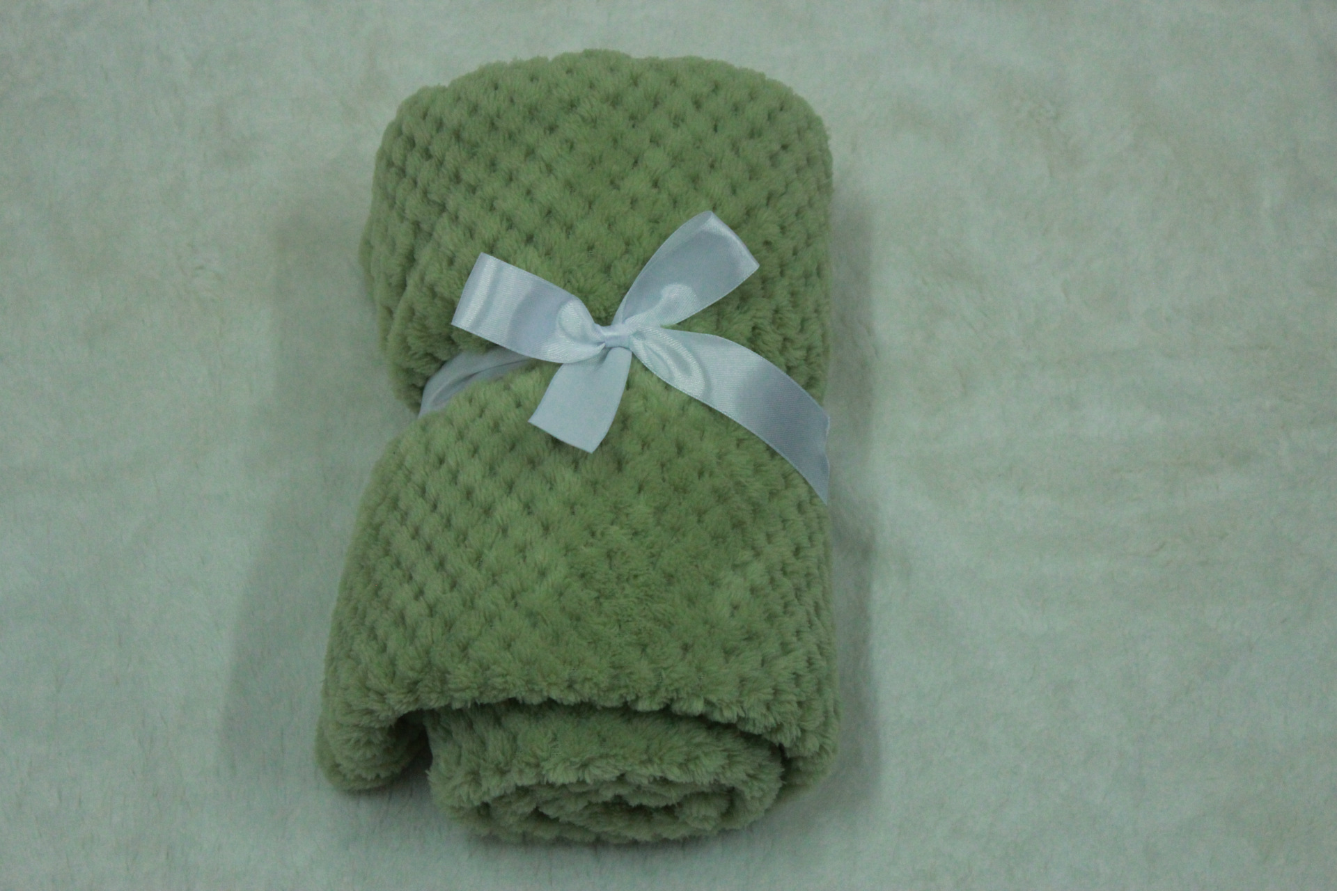 Supply Small Size Pineapple Grid Mesh Blanket Beibei Velvet Blanket Blanket Summer