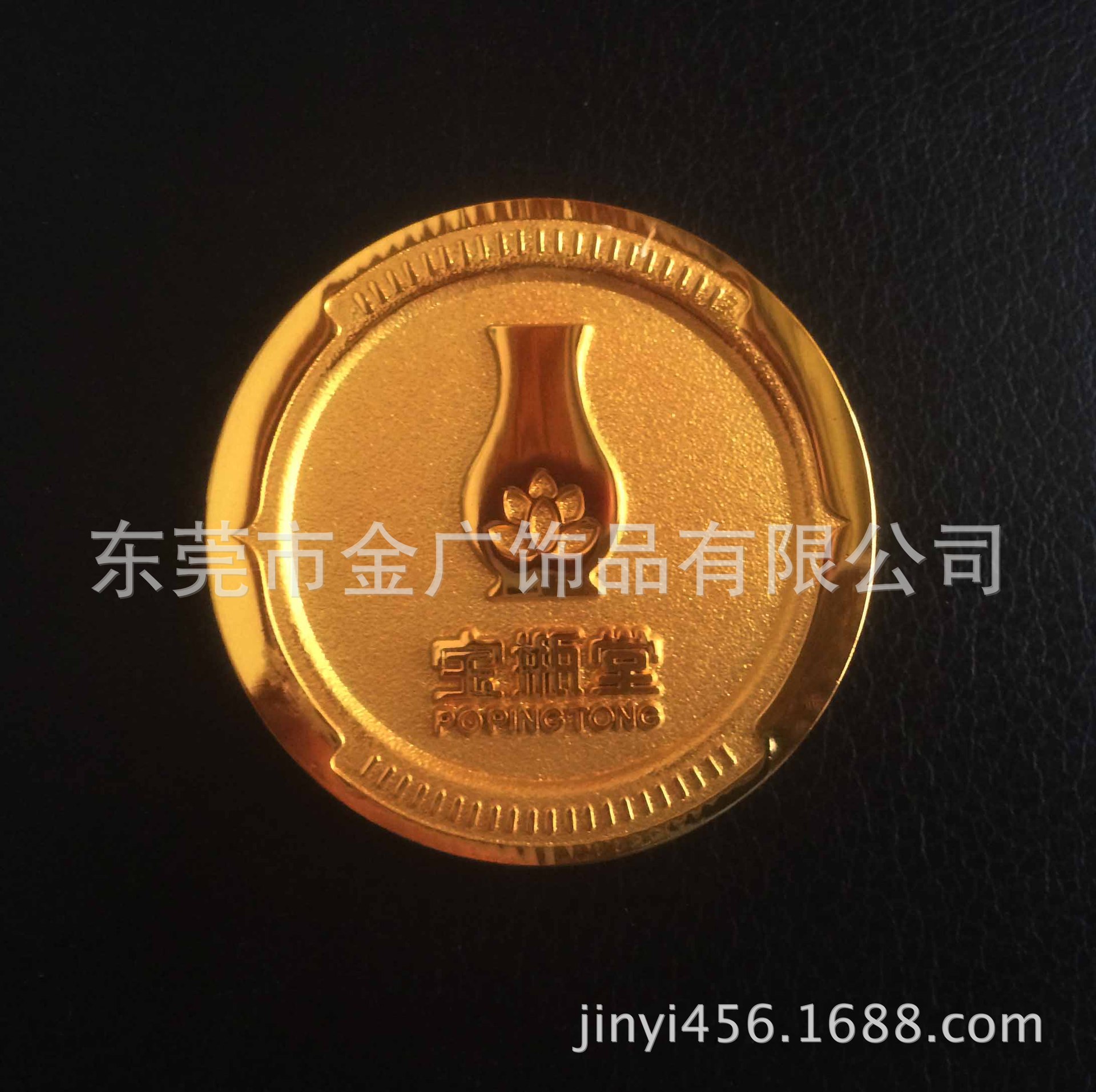 定 制双色标牌,亮光哑光铭牌,锌合金压铸标牌,热压标牌,铁盒铭牌