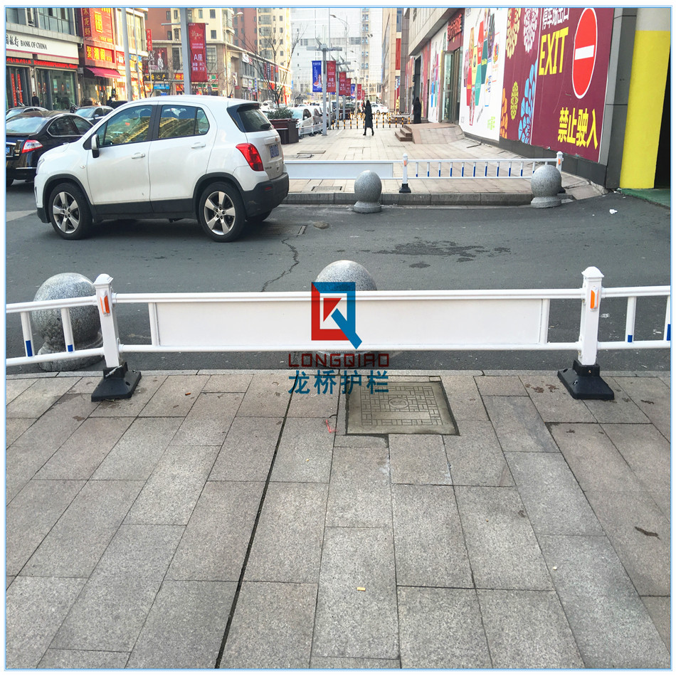 太仓广场隔离栏栏杆/太仓广场围栏/龙桥护栏厂家直销