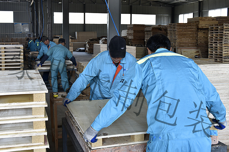 ¤u¤H¨î§@¦«½L³õ´º