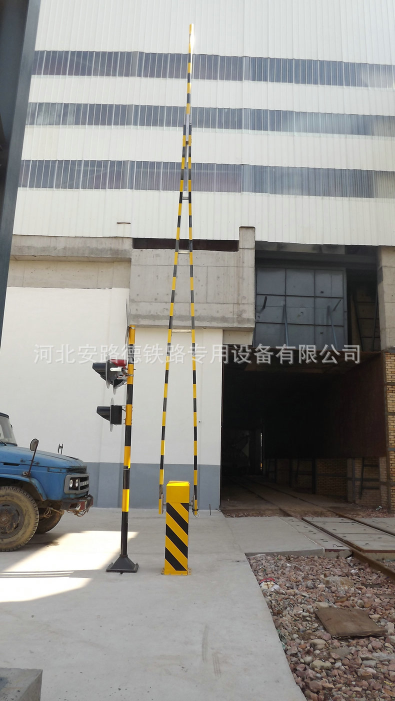 厂家供应铁路道口栏杆 铁路道口栏杆 铁路道口超长道闸