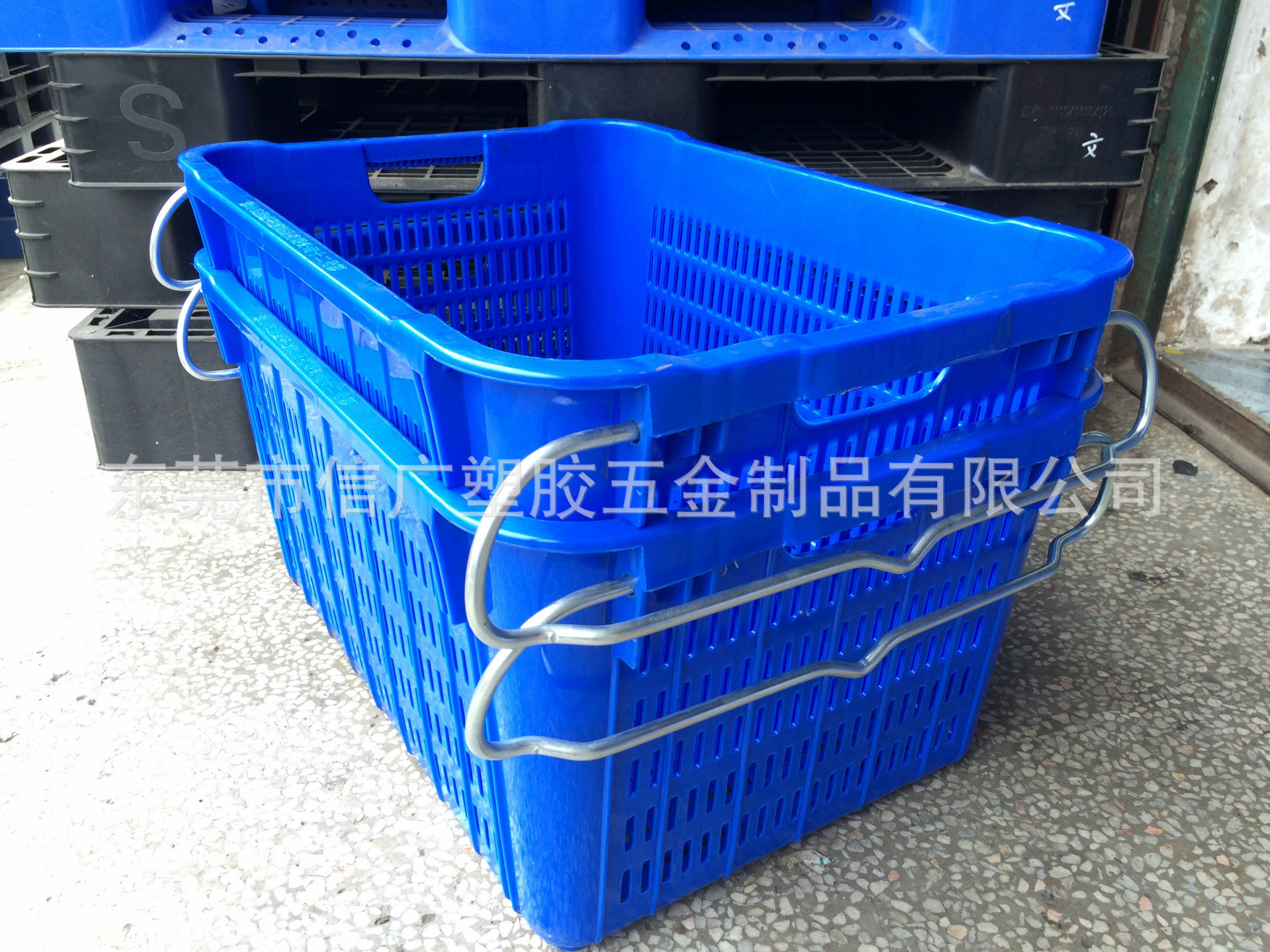 塑料蔬菜筐水果筐 底部加强型 加厚耐摔压蓝色网格箩 白色铁耳框