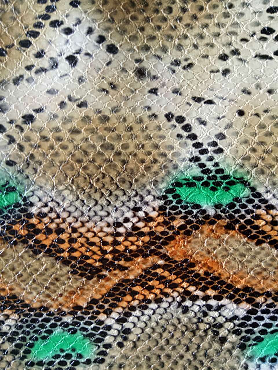 厂家直销优质1.0彩虹蛇纹PU仿绵绒布底手袋鞋材皮革面料现货供应