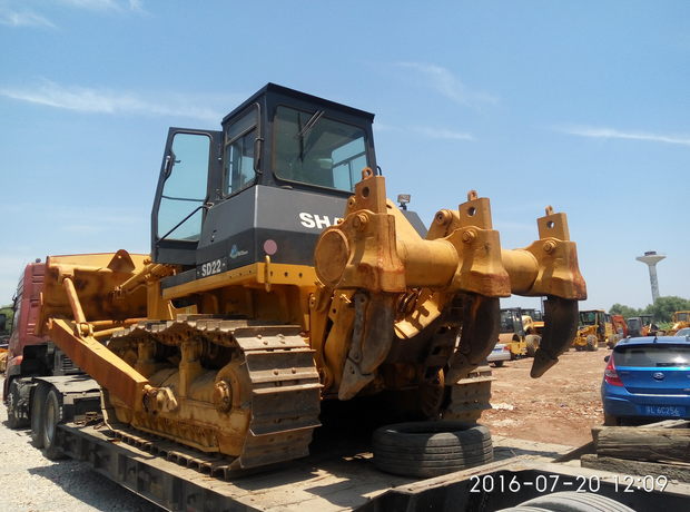 品质保证:供应山推220推土机，大型山推220推土机价格