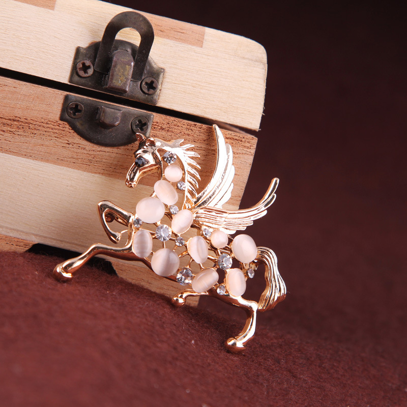 Korean fashion cat's eye stone rhinestone alloy Pegasus brooch corsage chest buckle female accessories_voghion.com