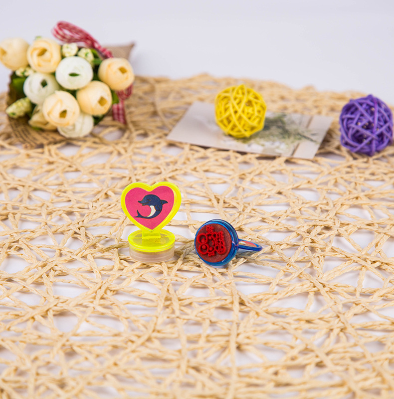 Nuevo lindo patrón de dibujos animados animal sello de plástico sello de amor de juguete para niños sello de recompensa al por mayor