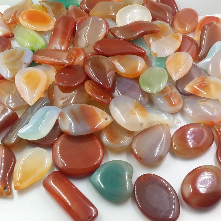 Jade wholesale wholesale Natural jade agate agate jade Small pendants Drop Heart Pendant