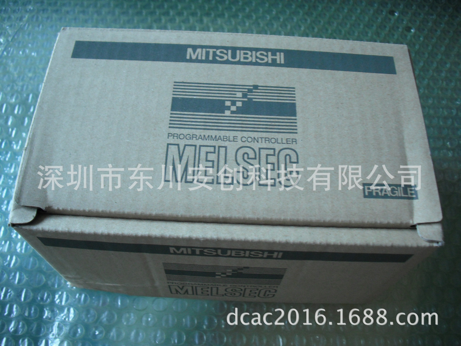 日本三菱PLC FX3UC-32MT/DSS，8入/8出（晶体管源型）DC电源