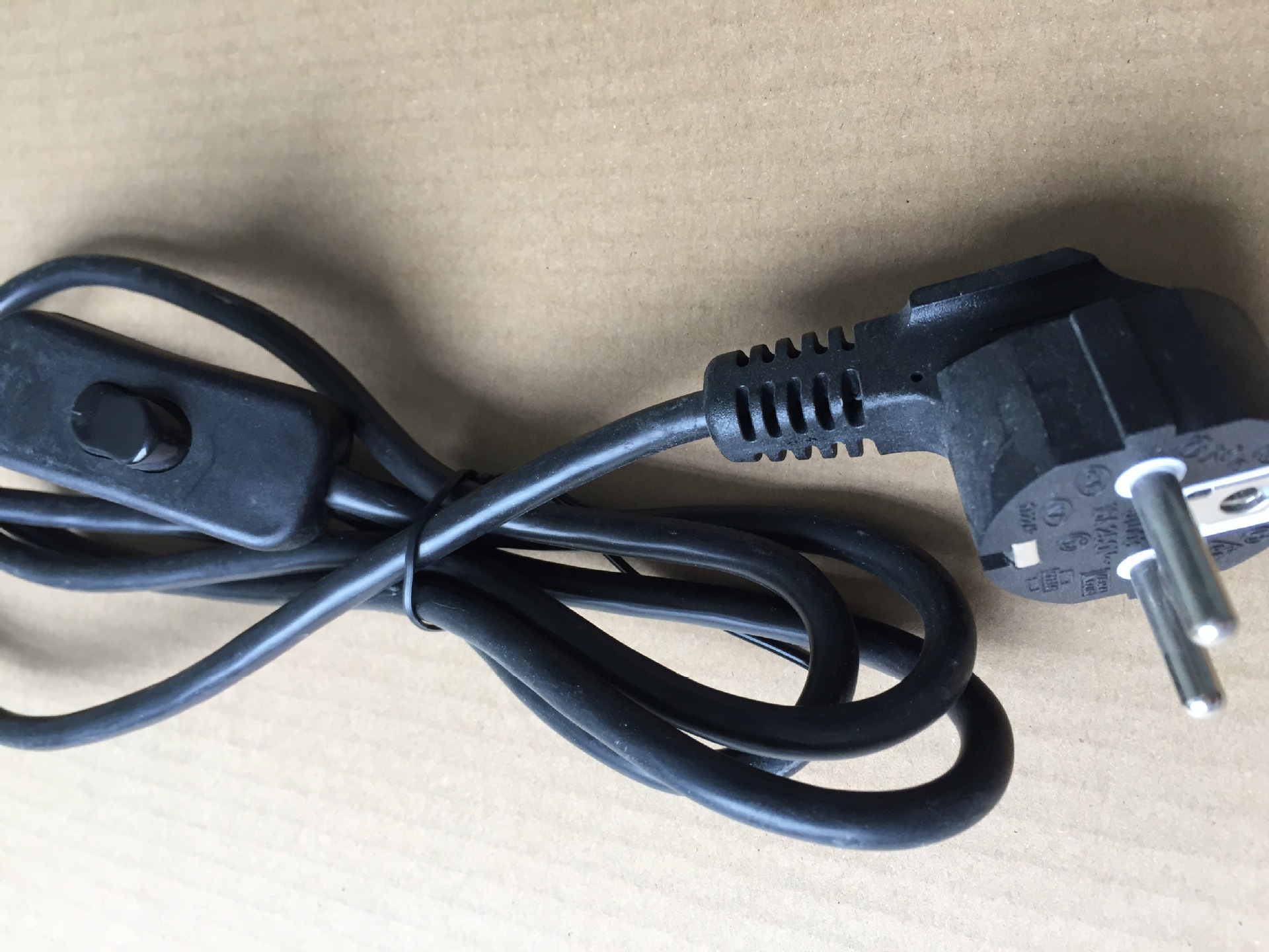 厂家供应三芯欧式带开关电源线 欧规3插头装303按钮开关