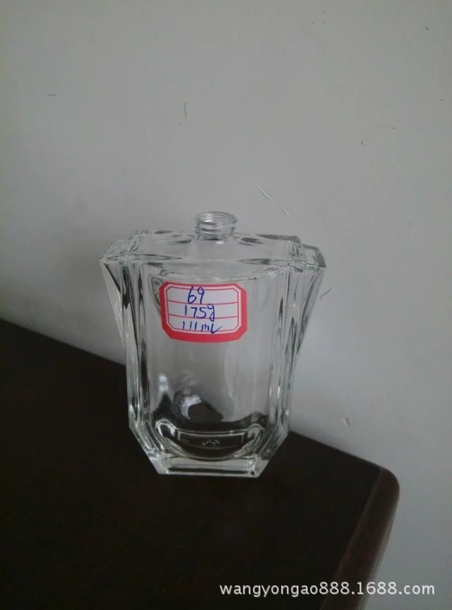 供应玻璃化妆品瓶.香水瓶，膏霜瓶，乳液瓶，精华液瓶等