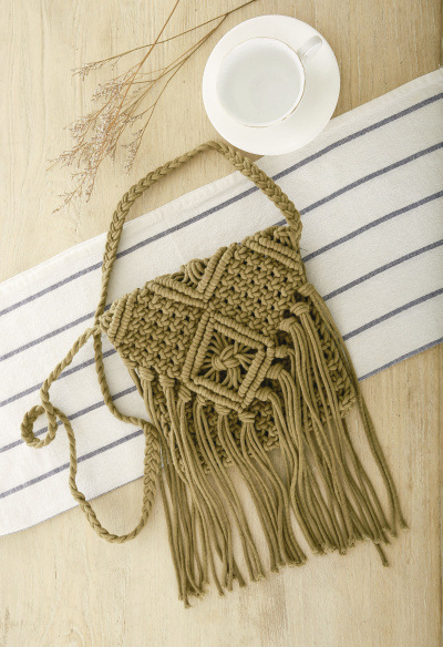 Simple Tassel Messenger Straw Woven Retro One-shoulder Cotton Woven Bag 20*20cm display picture 3