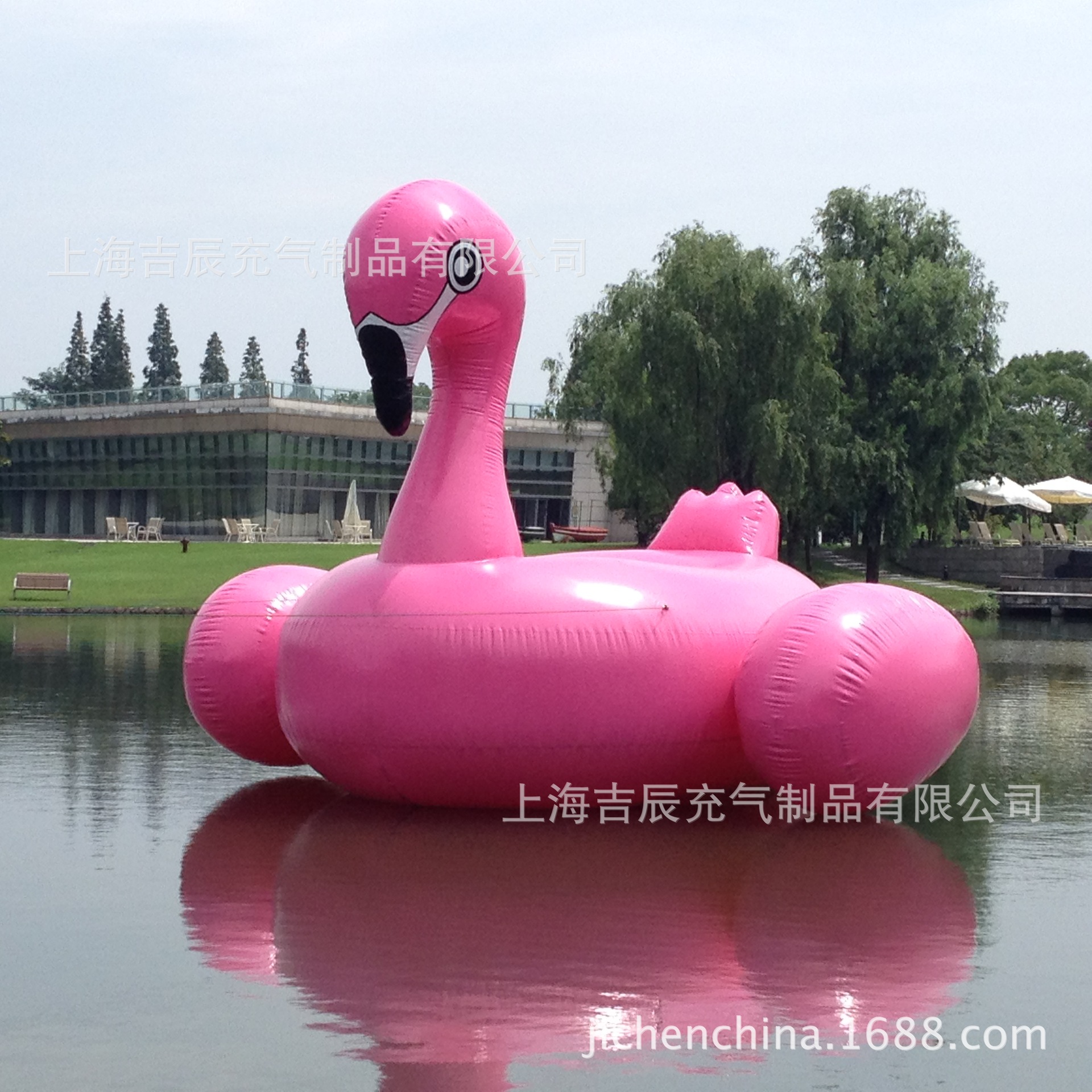 大型水上充气火烈鸟 5米充气卡通模型 充气红嘴鸥模型定制批发