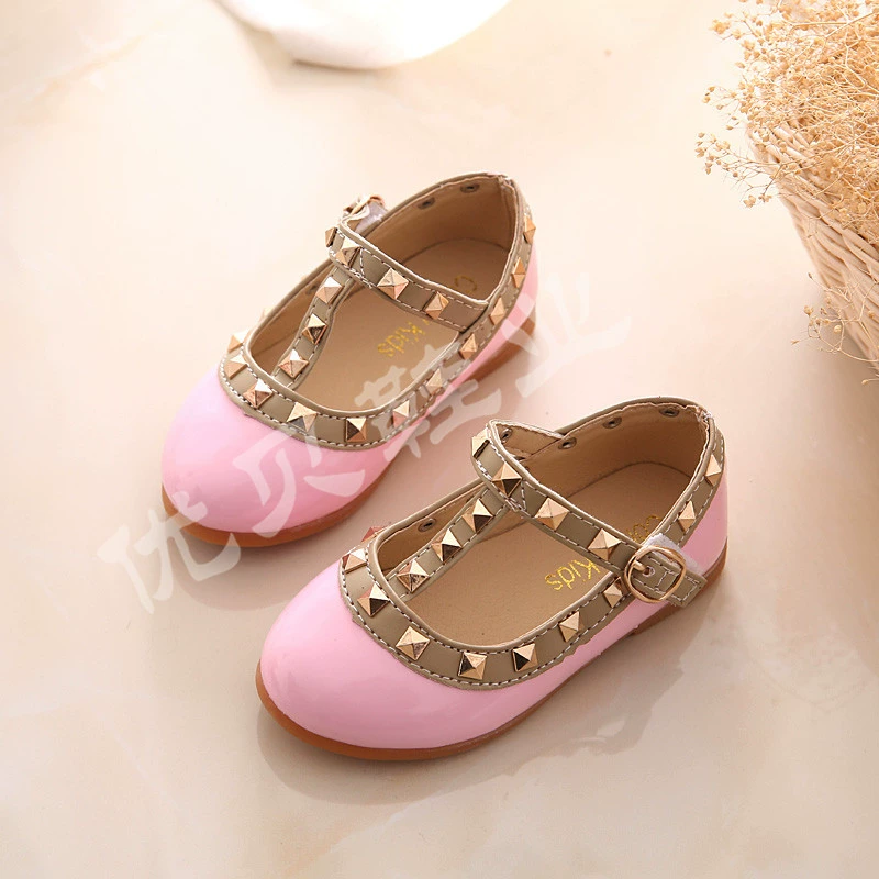 All Sizes 21-36 Girls Shoes New 2020Spring Children Shoes Girl Rivets Princess Flat Shoes T-tied Style Girls Summer Sandals Sandal for girl