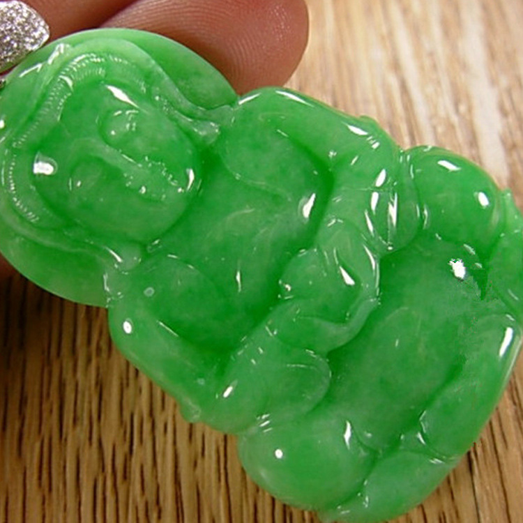 伟德国际鄂托克前旗人民法院关于EQQ10530 天然翡翠A货墨翠四叶草钥匙款吊坠1（第一次拍卖）的公告