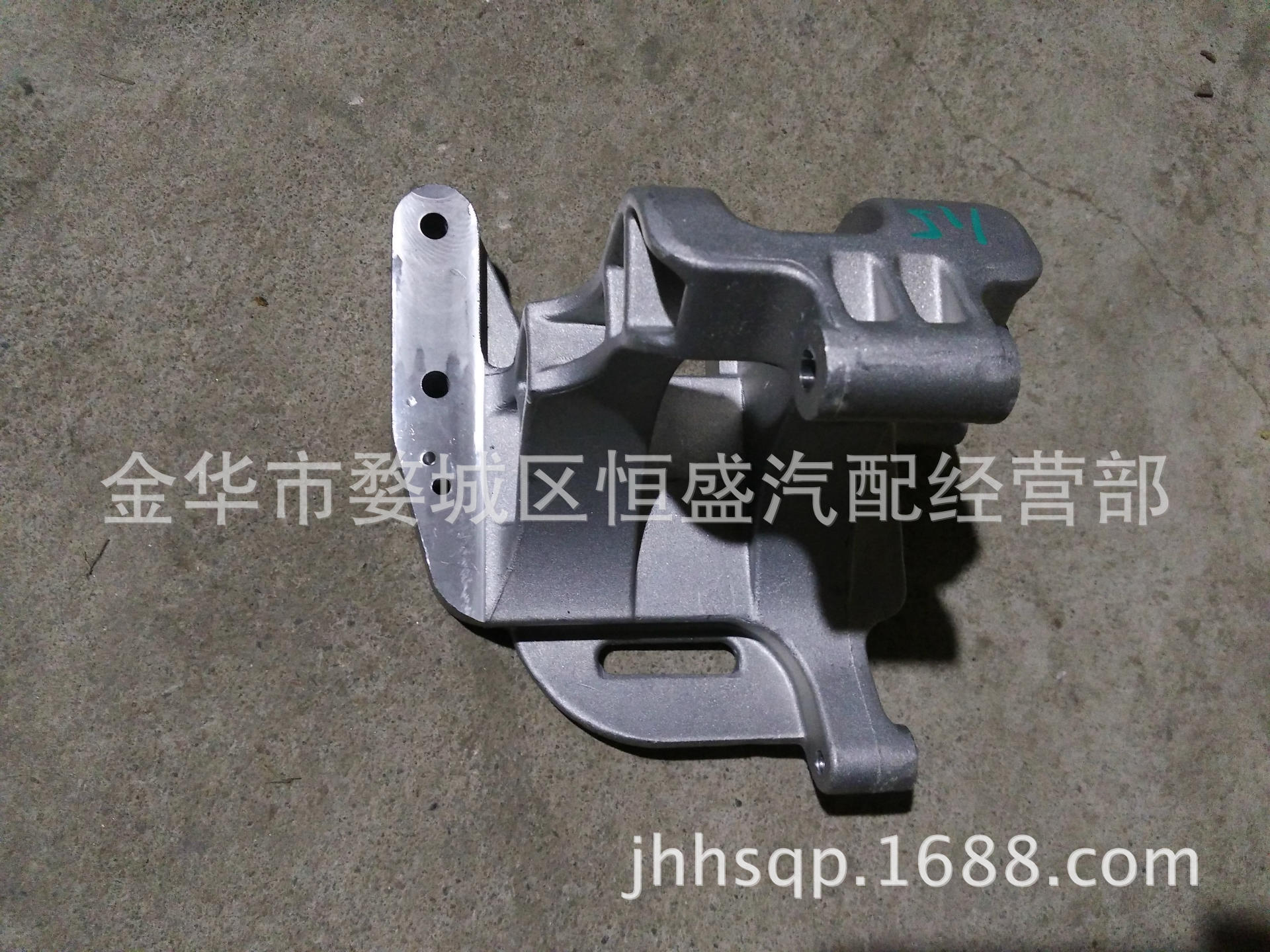 适用五菱荣光1.5空调压缩机支架荣光小卡B15托架冷泵支架(配三电)