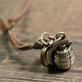 厂家直销 手雷弹金属吊坠 男女通用超纤皮项链 韩版时尚饰品批发