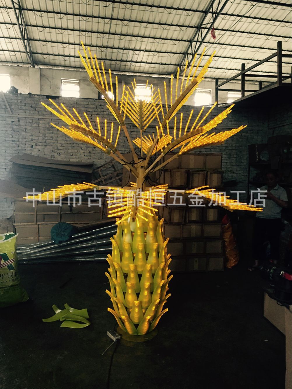 菠萝树_高2.5米12片叶菠萝树,棕榈树,椰树灯,发