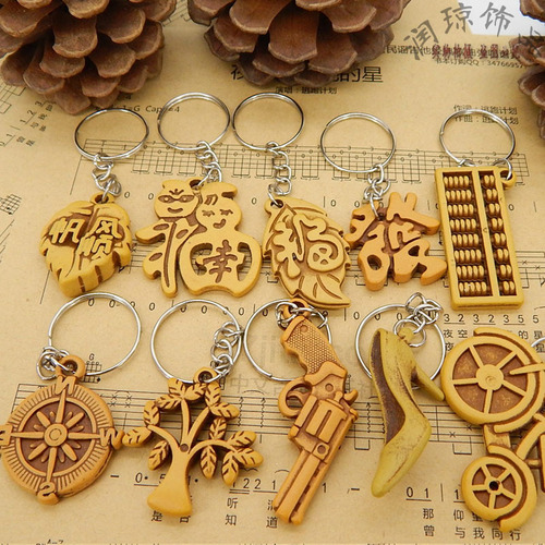 Street stalls wholesale a variety of mixed-hair imitation peach wood keychain pendants, practical small gifts, merchant events and small gifts