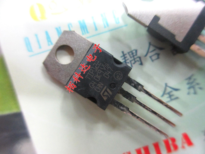 TIP122 TO220  达林顿管 5A100V ST 原装正品