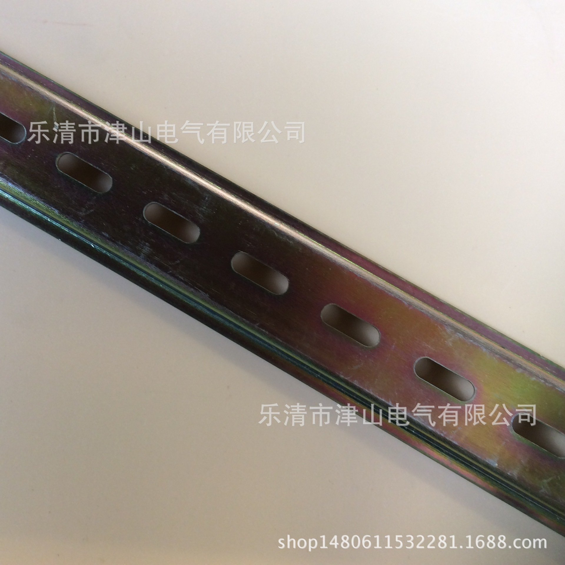 厂家批发  XM 1.0厚 DIN导轨卡轨钢导轨 35mm镀彩钢轨C45安装导轨