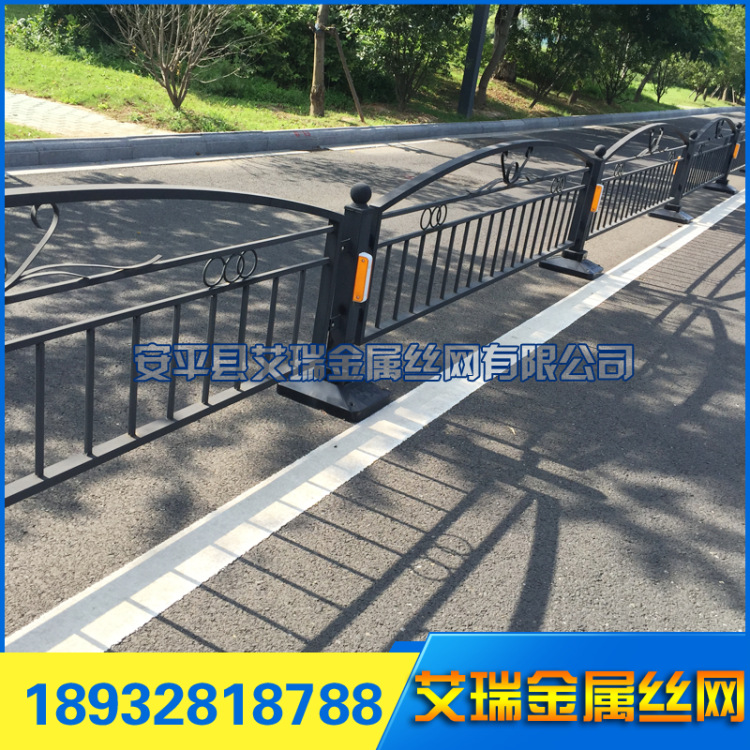 批发道路隔离护栏/市政护栏 高速公路波形护栏网