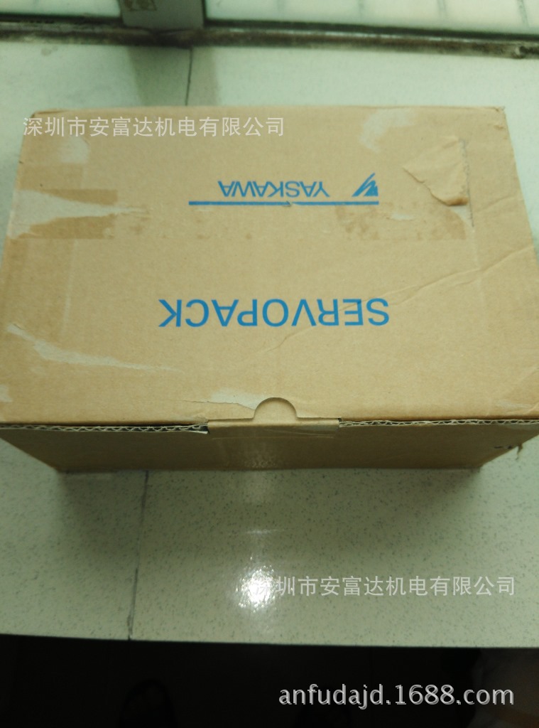 日本安川伺服驱动器SGDV-2R8A11A 现货0.4KW驱动器包装标签没有