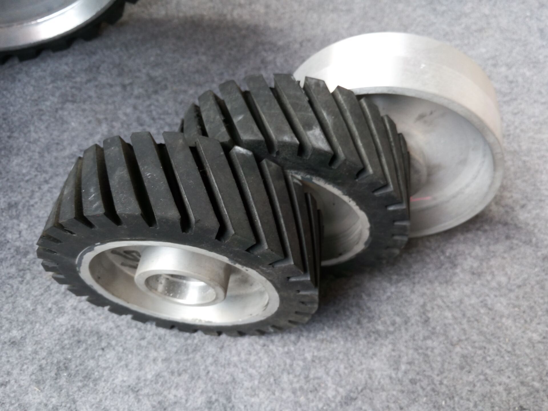 金属橡胶轮 砂带专用橡胶轮 砂带机专用滚轴轮 铝芯橡胶轮可定做